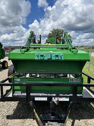 Image of John Deere 3032E equipment image 4