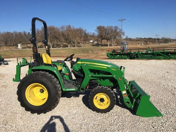 Main image John Deere 3032E