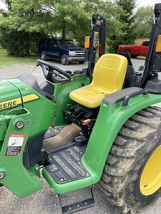 Image of John Deere 3032E equipment image 3
