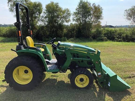 Image of John Deere 3032E equipment image 4