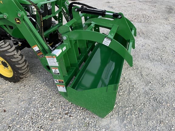 Image of John Deere 3032E equipment image 4