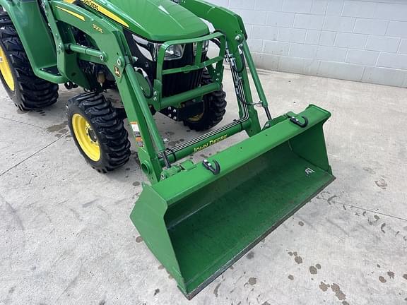 Image of John Deere 3032E equipment image 3