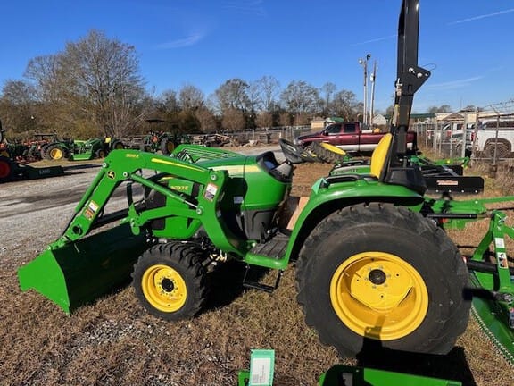 2022 John Deere 3032E Equipment Image0