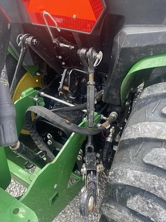 Image of John Deere 3032E equipment image 4