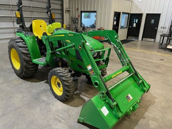 Main image John Deere 3032E