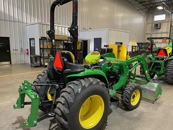 Image of John Deere 3032E equipment image 4