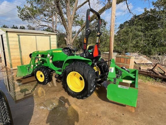 Image of John Deere 3032E equipment image 4