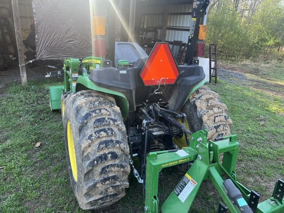 Image of John Deere 3032E equipment image 2
