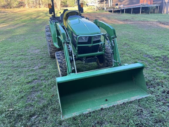 Image of John Deere 3032E equipment image 3
