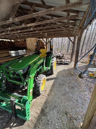 2022 John Deere 3032E Equipment Image0