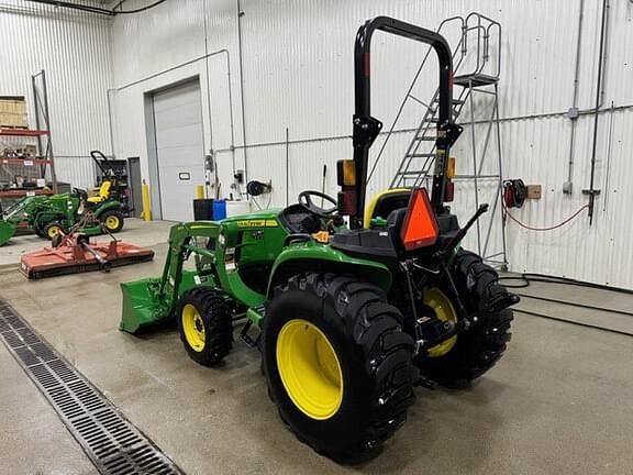 Image of John Deere 3032E equipment image 2