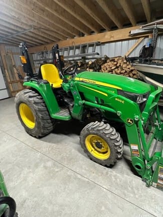 2022 John Deere 3032E Equipment Image0