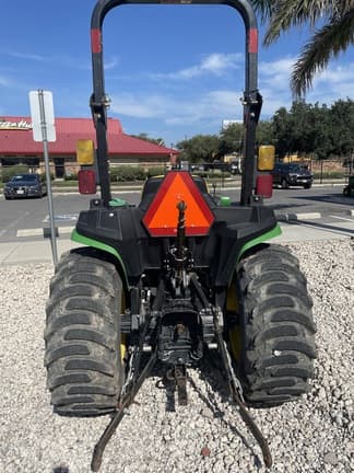 Image of John Deere 3032E equipment image 4