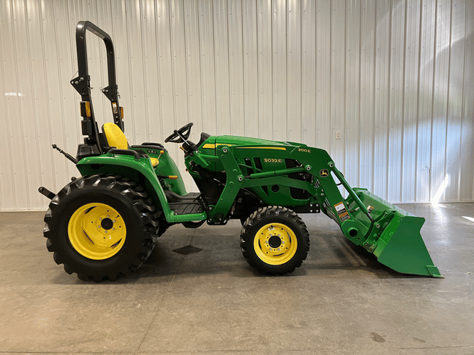 2022 John Deere 3032E Equipment Image0