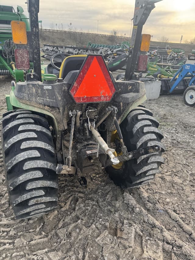 Image of John Deere 3032E equipment image 4