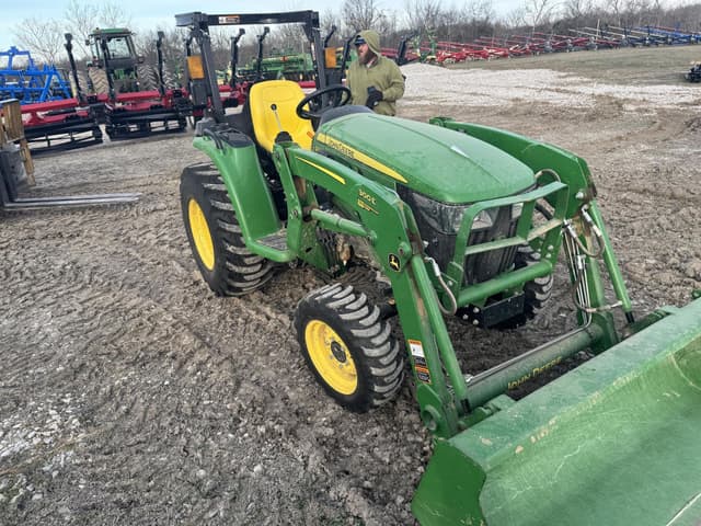 Image of John Deere 3032E equipment image 1
