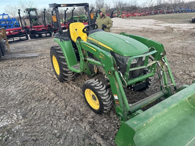 Image of John Deere 3032E equipment image 1
