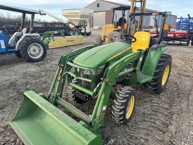 Image of John Deere 3032E equipment image 2
