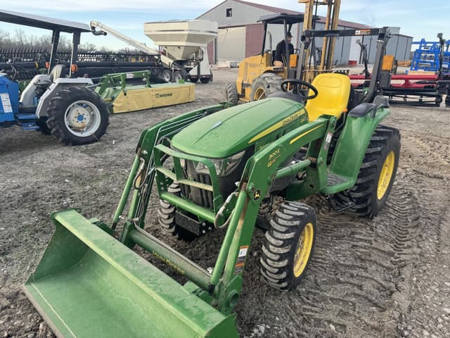 Image of John Deere 3032E equipment image 2