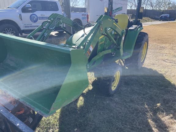Image of John Deere 3032E equipment image 3