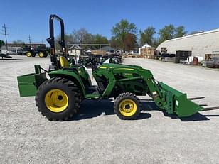 Main image John Deere 3032E 1