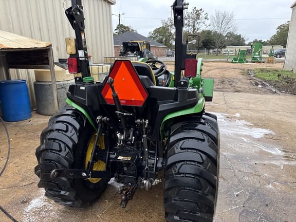 Image of John Deere 3032E equipment image 4