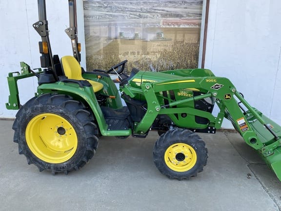 Main image John Deere 3032E