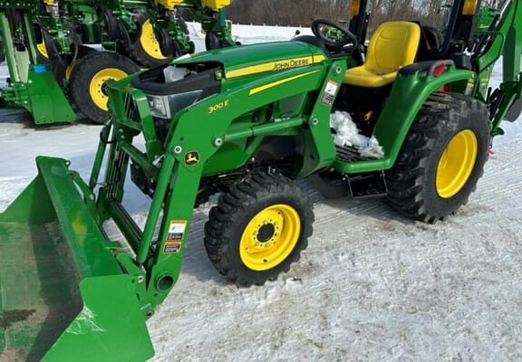 2022 John Deere 3032E Equipment Image0