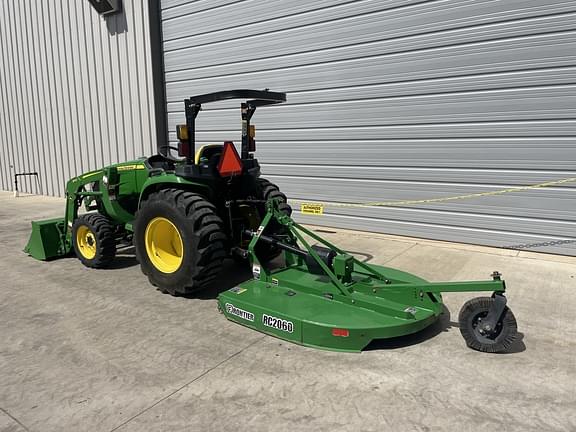 Image of John Deere 3032E equipment image 4