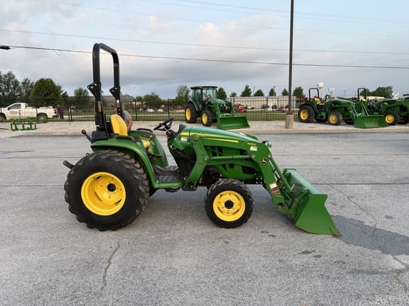 Image of John Deere 3032E equipment image 4