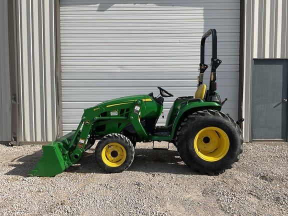 2022 John Deere 3032E Equipment Image0