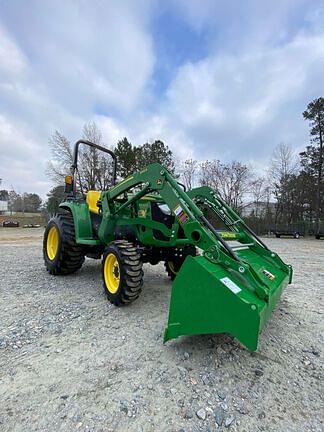 Image of John Deere 3032E equipment image 4