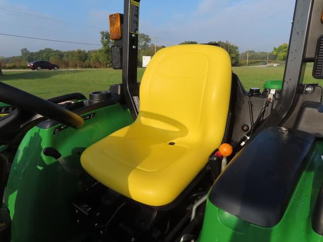 Image of John Deere 3032E equipment image 4