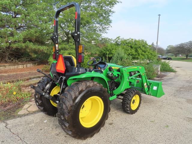 Image of John Deere 3032E equipment image 2