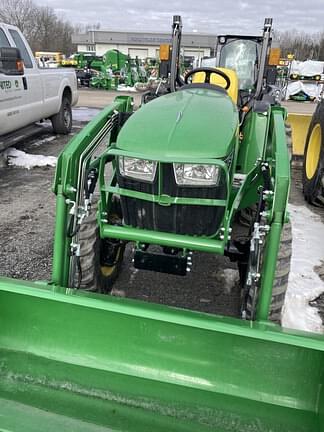 Image of John Deere 3032E equipment image 3