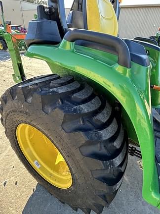 Image of John Deere 3032E equipment image 3