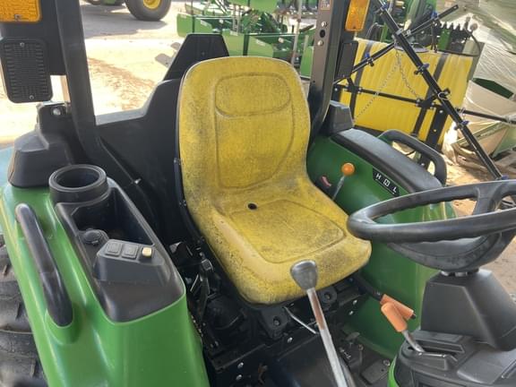 Image of John Deere 3032E equipment image 1