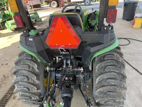 2022 John Deere 3032E Equipment Image0