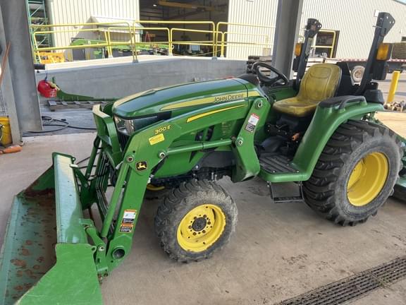 Image of John Deere 3032E equipment image 2