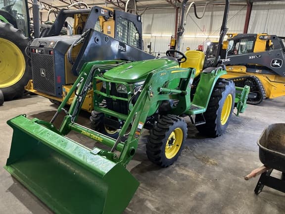 Image of John Deere 3032E equipment image 4