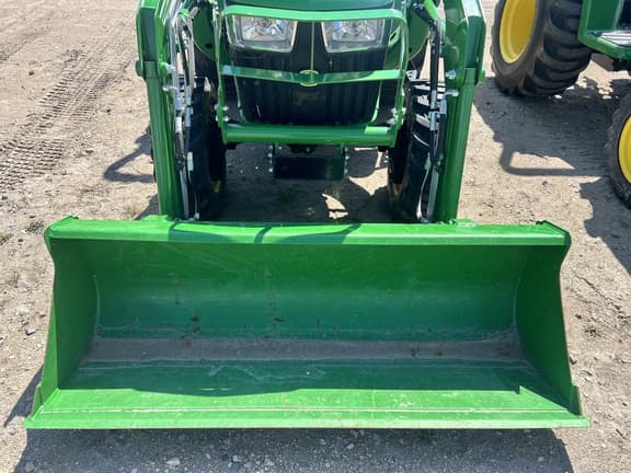 Image of John Deere 3032E equipment image 3