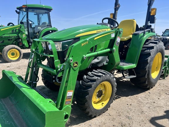 2022 John Deere 3032E Equipment Image0