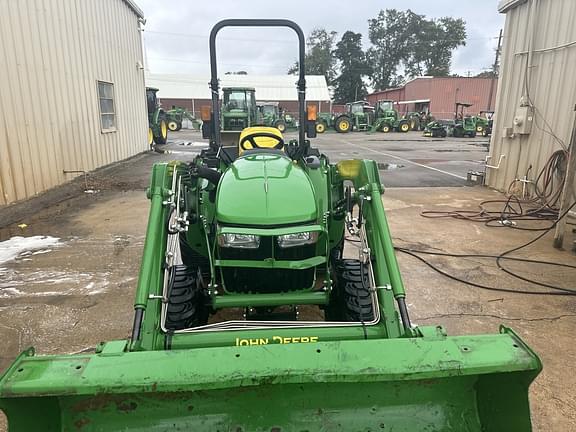 Image of John Deere 3032E equipment image 1