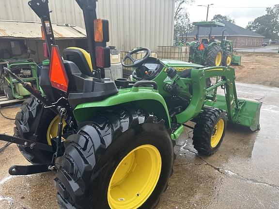 Image of John Deere 3032E equipment image 3