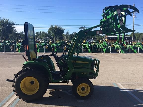 Image of John Deere 3032E equipment image 4