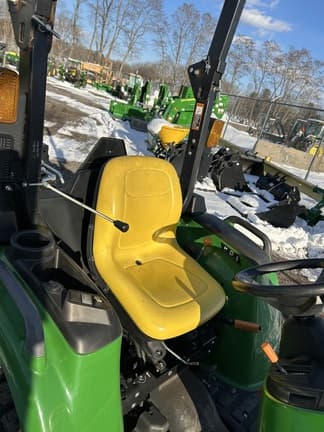 Image of John Deere 3032E equipment image 4