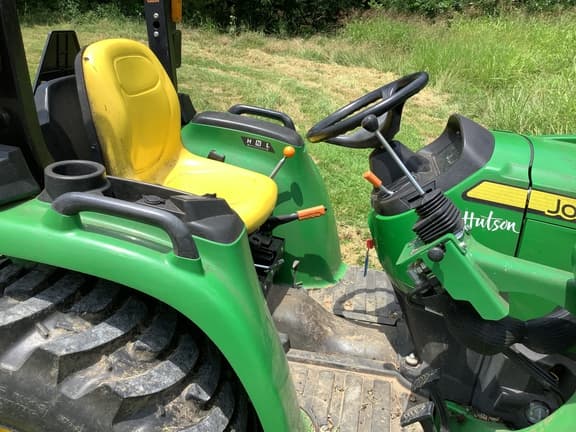 Image of John Deere 3032E equipment image 4