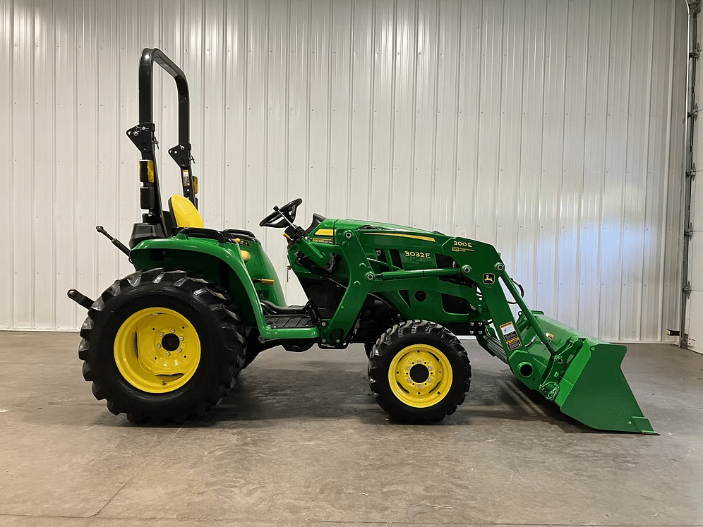 Image of John Deere 3032E Primary Image