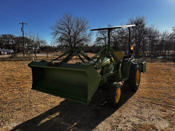 Image of John Deere 3032E equipment image 4