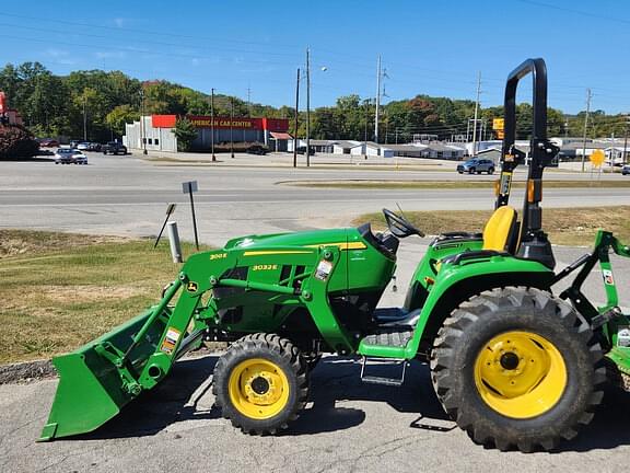 Image of John Deere 3032E equipment image 2